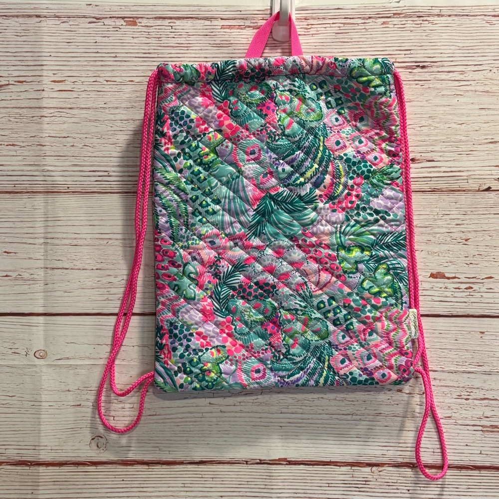 Lilly Pulitzer Quilted Drawstring Backpack in Banana Split New - Picture 7 of 10
